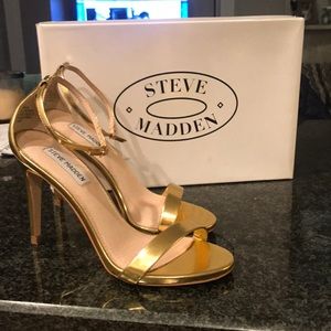 Steve Madden “STECY” heels in Gold foil. Size 7.5